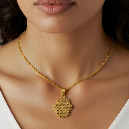 Elegant KHAMSA Necklace – acier inoxydable -Twisted Chain with Intricate Detailing for Protection & Style